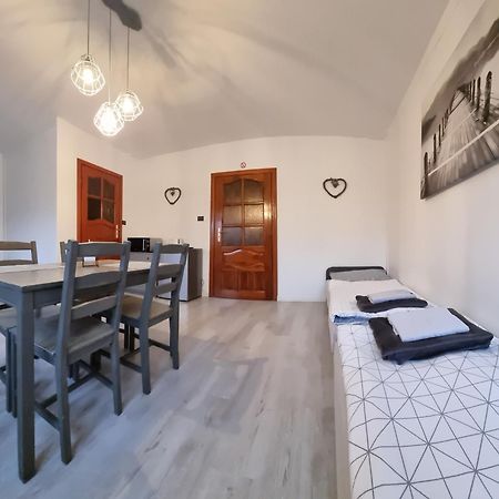 Noclegi Na Lacznej Świebodzice Exterior foto